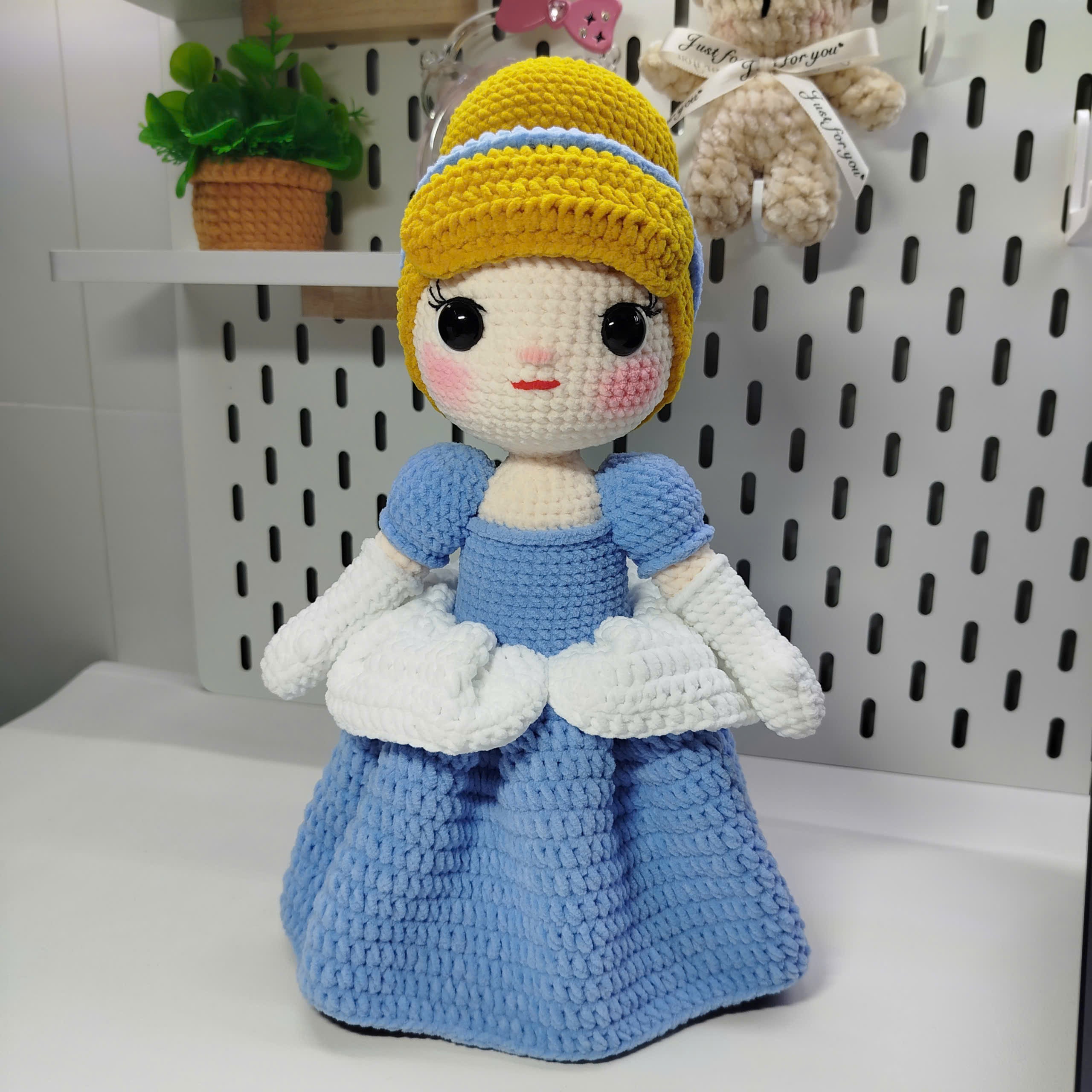 Easy Crochet Cinderella Doll Pattern – Amigurumi Princess, English Amigurumi Pattern for Beginners