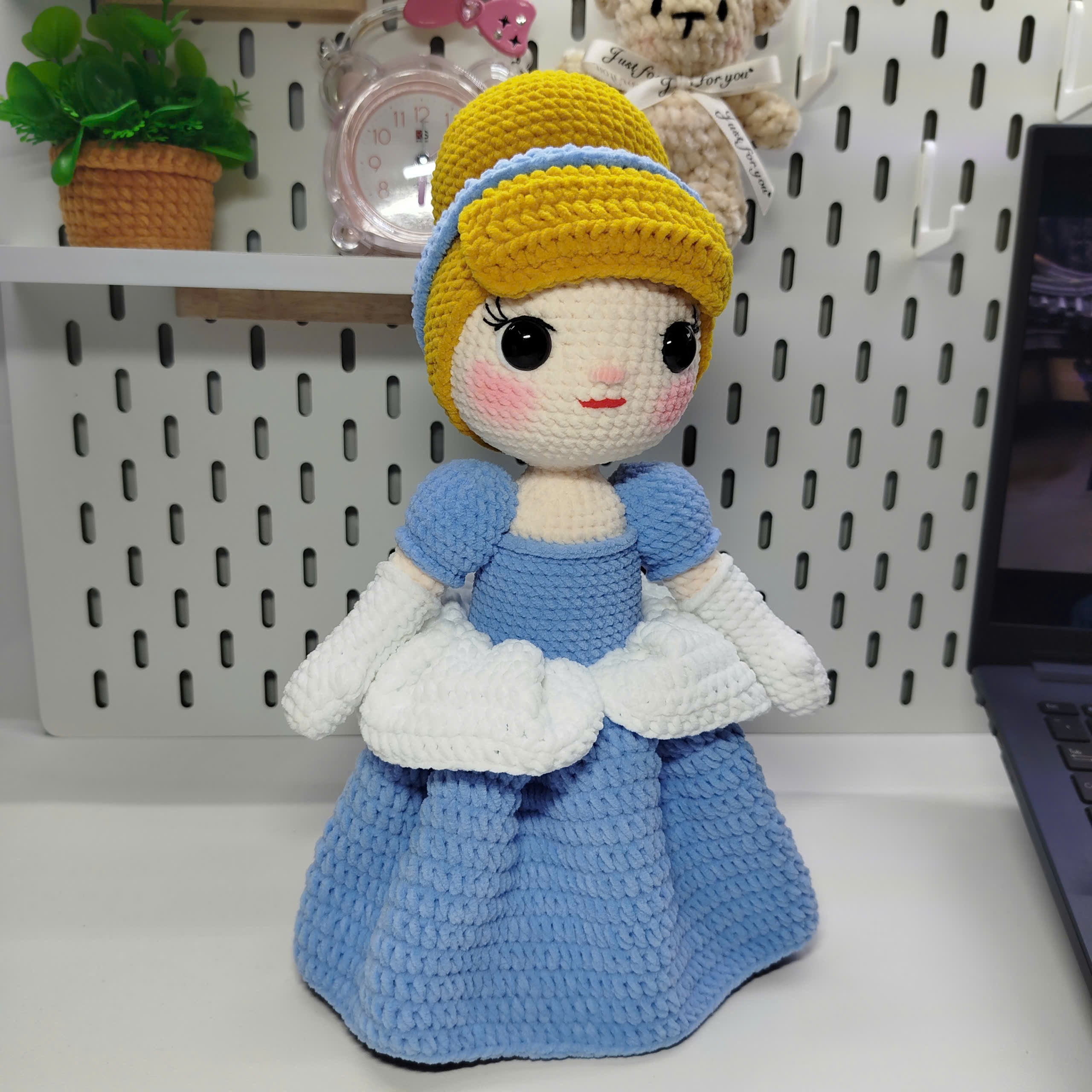 Easy Crochet Cinderella Doll Pattern – Amigurumi Princess, English Amigurumi Pattern for Beginners