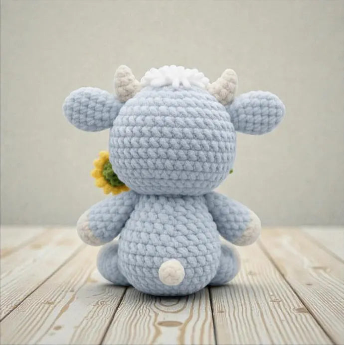 Cow Holding Sunflower Amigurumi Crochet Pattern, Beginner Friendly (PDF Pattern, 5 Languages)