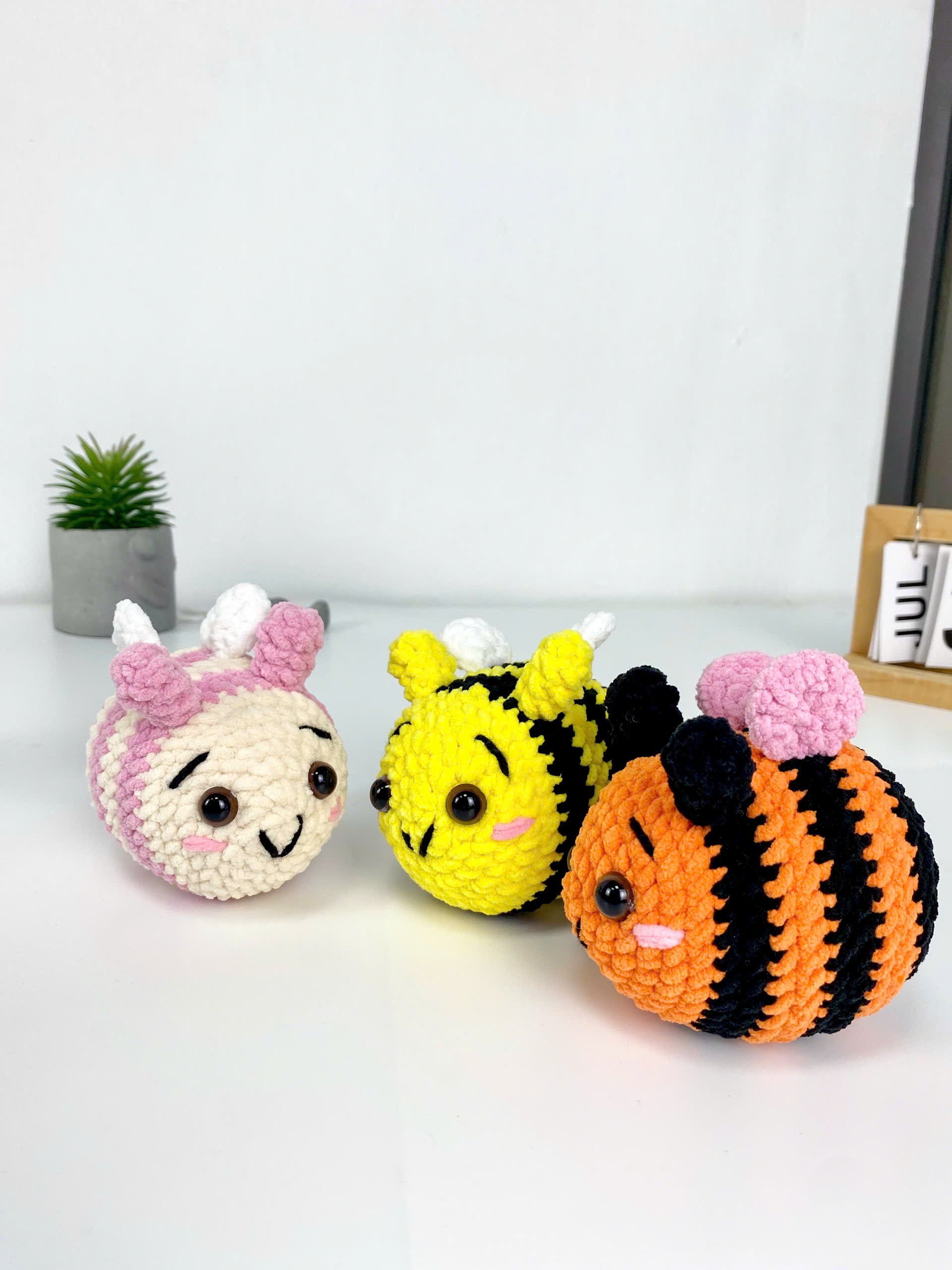 Bee Crochet Pattern PDF: Amigurumi Bumble Bee Plush Toy (Digital Download)