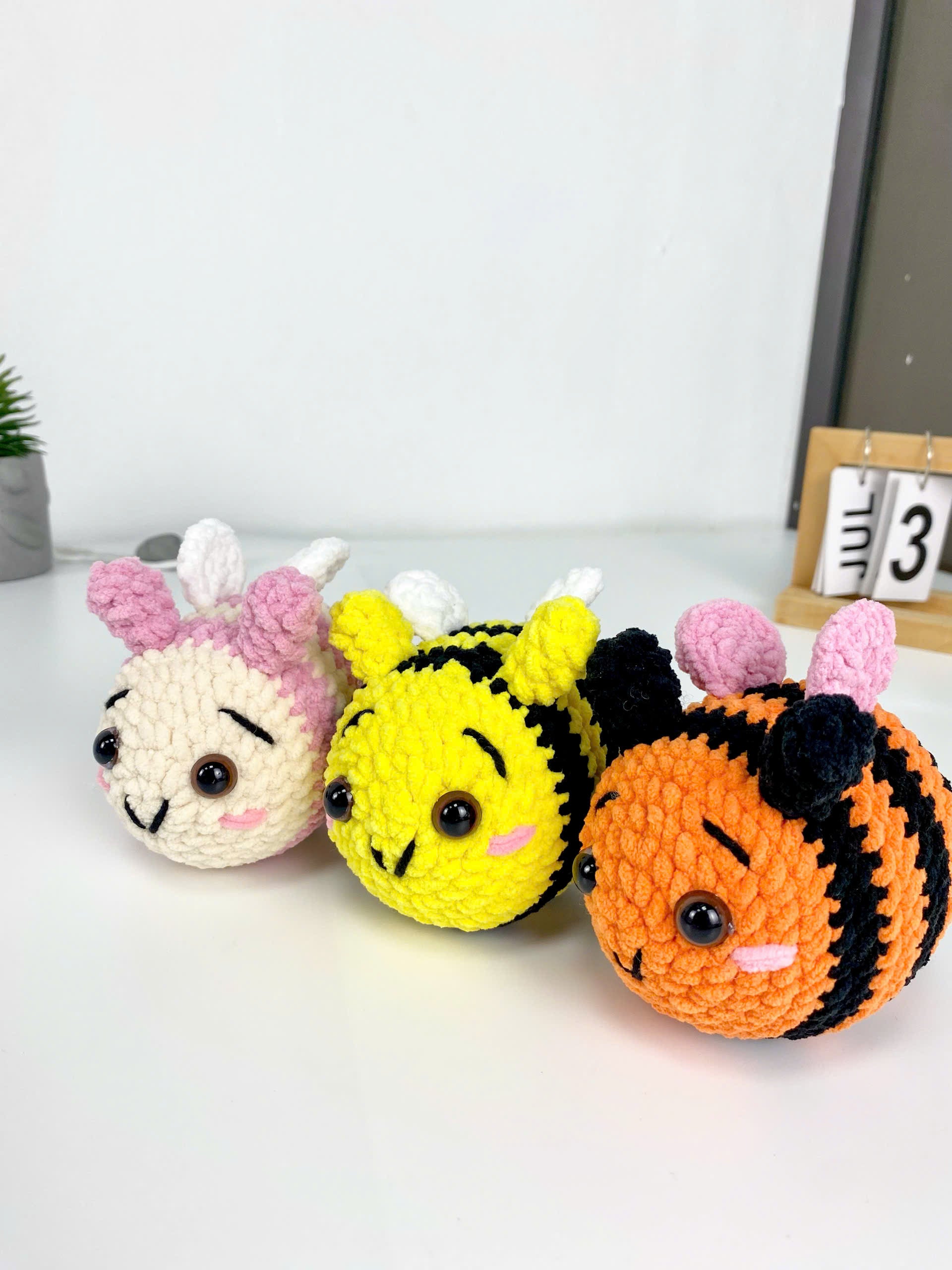 Bee Crochet Pattern PDF: Amigurumi Bumble Bee Plush Toy (Digital Download)